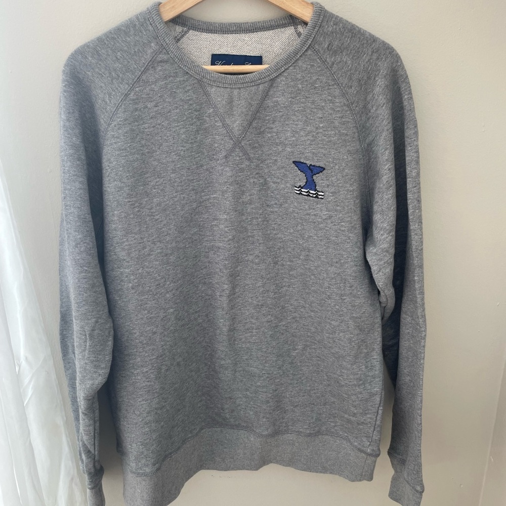 Harding Lane Men’s Original Crewneck Sweatshirt Needlepoint Whale Tale Size M